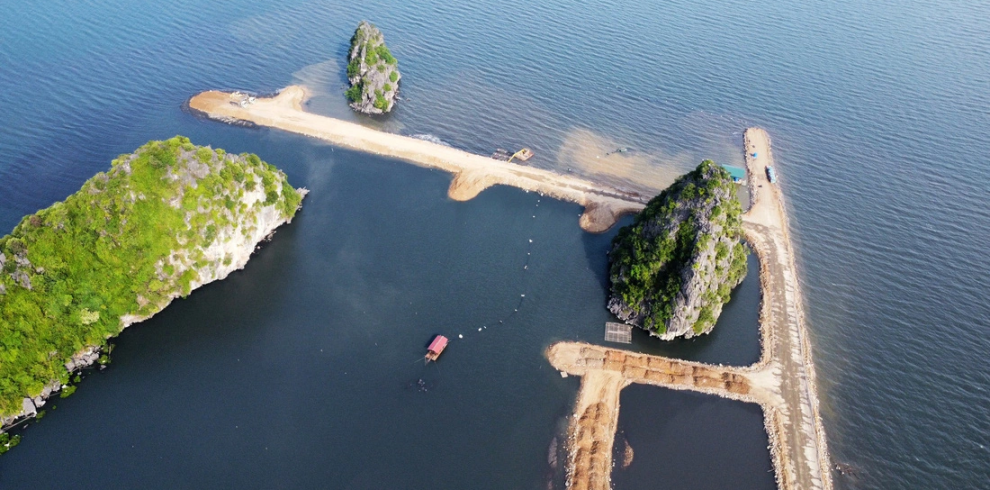 Dog Islet - Halong Bay - Quang Ninh - Vietnam