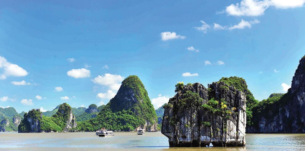 Fighting Cock Islet - Halong Bay - Quang Ninh - Vietnam