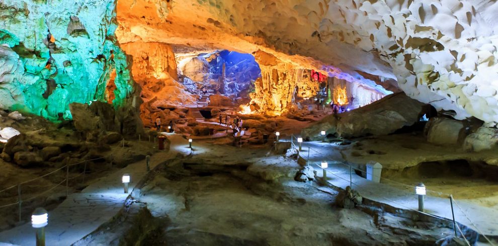 Dau Go Cave - Halong Bay - Quang Ninh - Vietnam