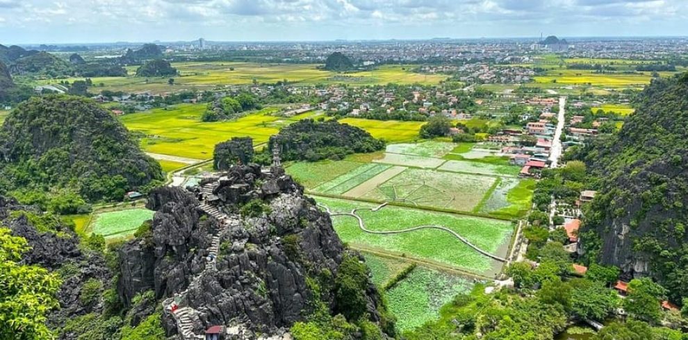 Dragon Laying Viewpoint - Ninh Binh - Vietnam