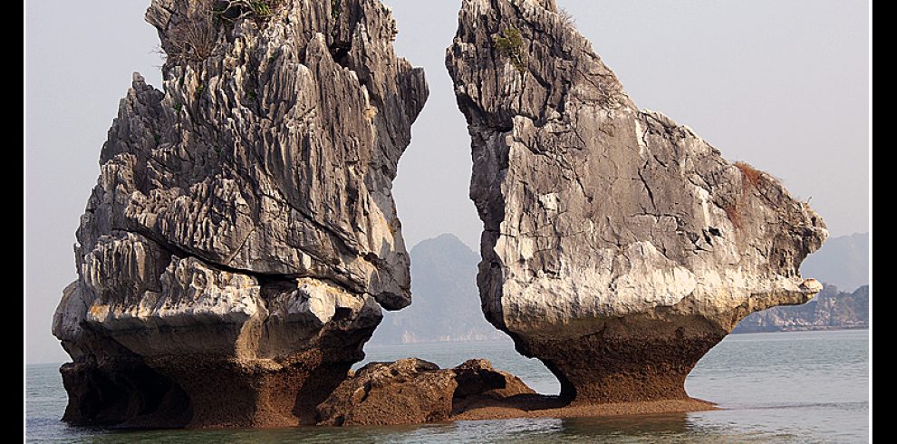 Fighting Cock Islet - Halong Bay - Quang Ninh - Vietnam