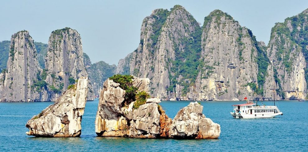 Fighting-Cock Rock - Halong Bay - Quang Ninh - Vietnam