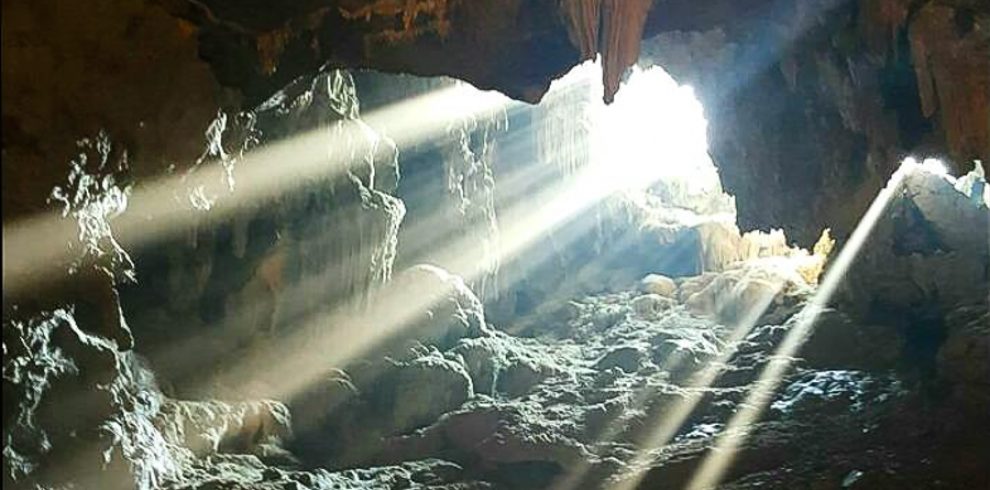 Heavenly Palace - Thien Cung Cave - Halong Bay - Quang Ninh - Vietnam