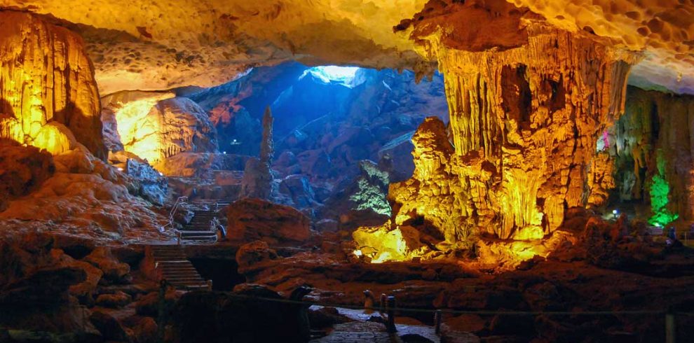 Halong Bay Amazing Cave - Vietnam