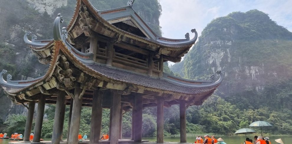 Suoi Tien Temple - Trang An Grottoes - Ninh Binh - Vietnam