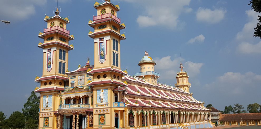 Cao Dai Temple Visit - Tay Ninh - Vietnam