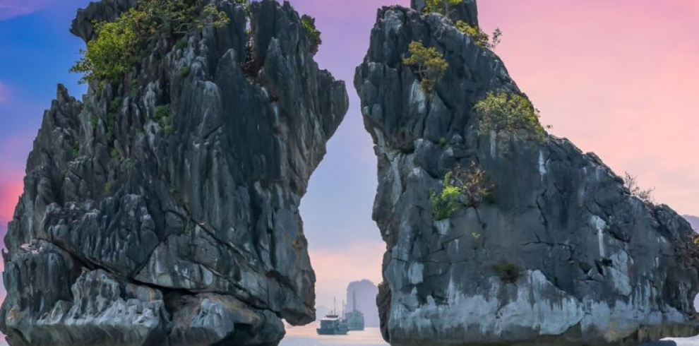 Fighting-Cock Rock - Halong Bay - Quang Ninh - Vietnam