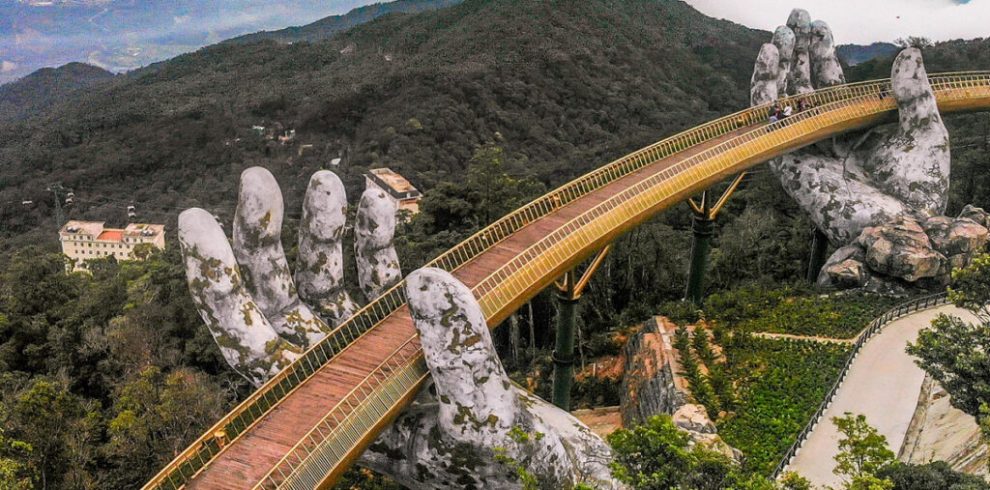 Golden Hand Bridge - Ba Na Hills - Da Nang - Vietnam