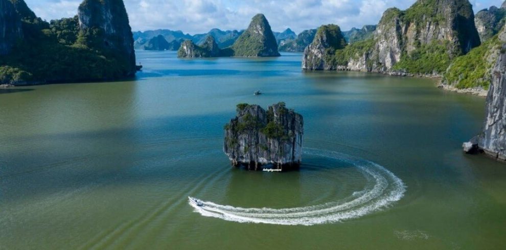 Dinh Huong Islet - Halong Bay - Quang Ninh - Vietnam