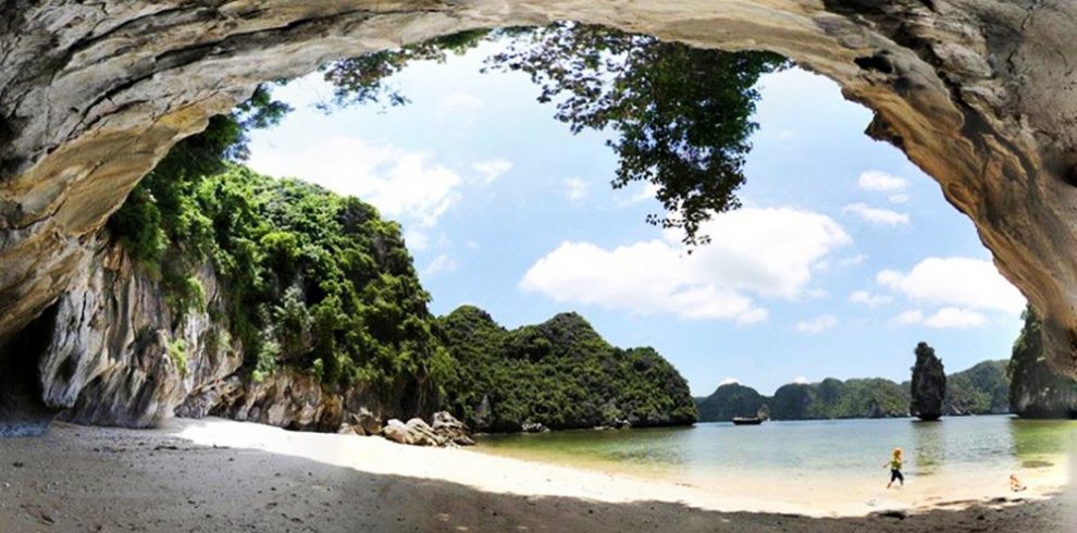 Heavenly Palace - Thien Cung Cave - Halong Bay - Quang Ninh - Vietnam