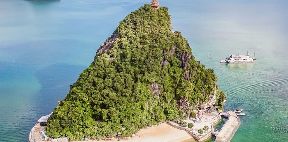 Titop Beach - Titov Island - Halong Bay - Quang Ninh - Vietnam